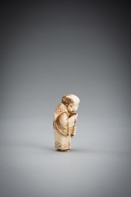 Lot 587 - TOMOKAZU: A FINE IVORY NETSUKE OF FUKUSUKE INSPECTING A NETSUKE ATTACHED TO AN INRO