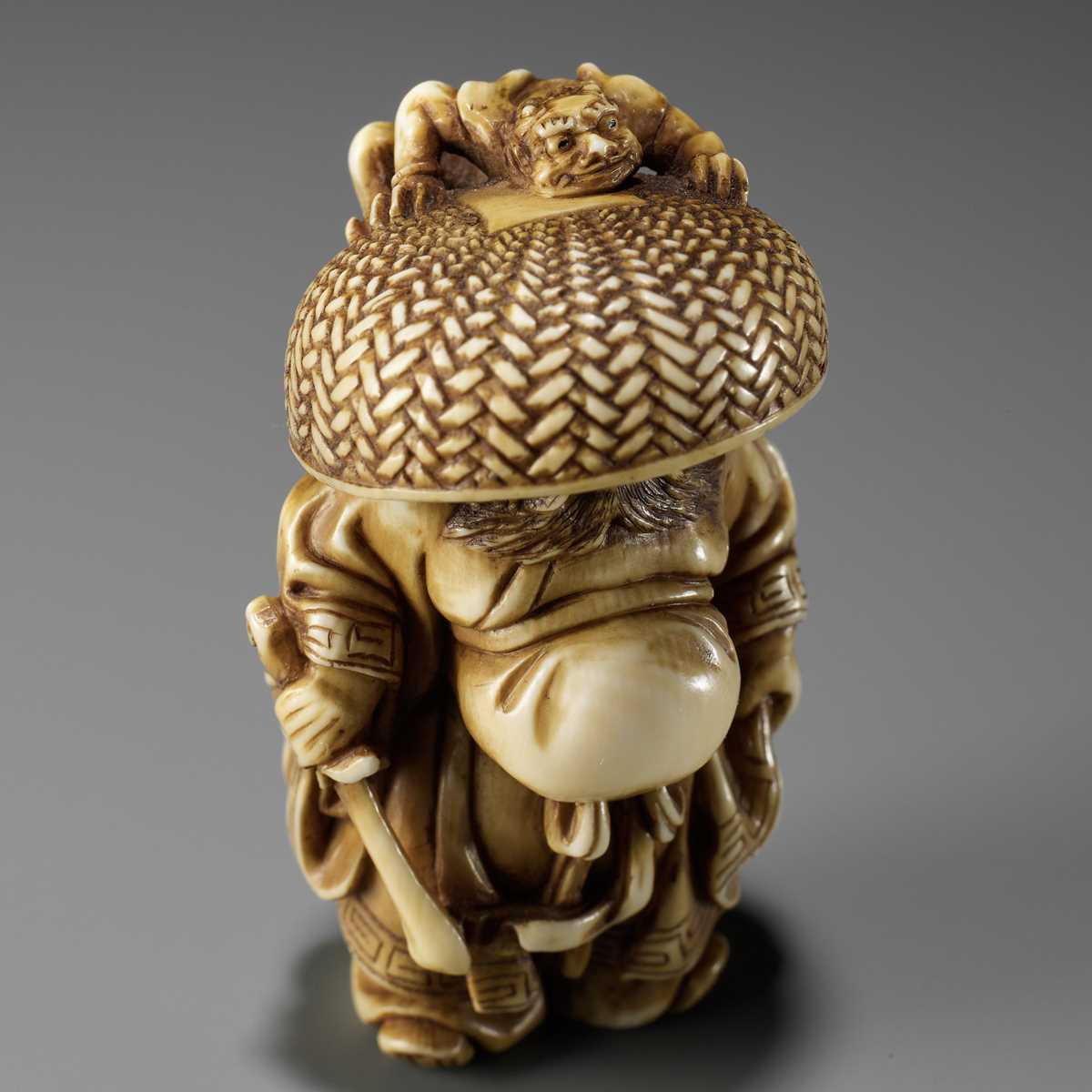 Lot 198 - MITSUTOSHI: AN AMUSING IVORY NETSUKE OF