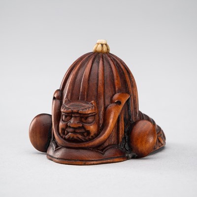 Lot 588 - A BOXWOOD NETSUKE OF A KABUTO