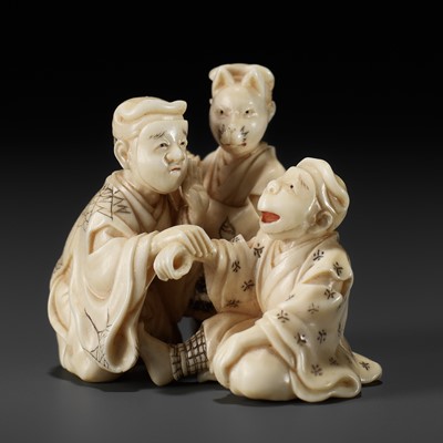 Lot 213 - MORITA SOKO: A FINE IVORY NETSUKE DEPICTING THREE ACTORS