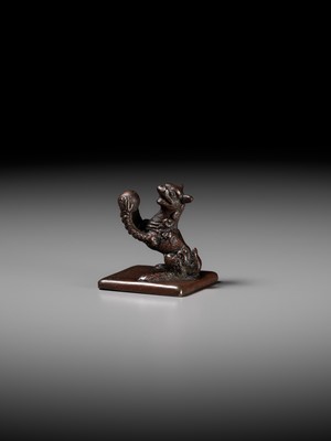 Lot 345 - A SMALL BRONZE SEAL DEPICTING A BUDDHIST LION, QING DYNASTY