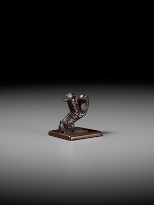 Lot 345 - A SMALL BRONZE SEAL DEPICTING A BUDDHIST LION, QING DYNASTY