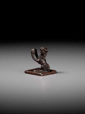 Lot 345 - A SMALL BRONZE SEAL DEPICTING A BUDDHIST LION, QING DYNASTY