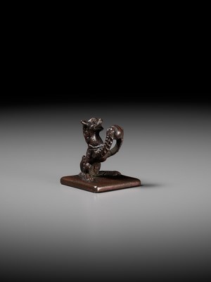 Lot 345 - A SMALL BRONZE SEAL DEPICTING A BUDDHIST LION, QING DYNASTY