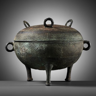 A BRONZE RITUAL FOOD VESSEL AND COVER, DING, EARLY WARRING STATES PERIOD