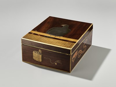 Lot 35 - A FINE LACQUERED WOOD BUNKO (DOCUMENT BOX) DEPICTING A FALCON AND MOUNT FUJI