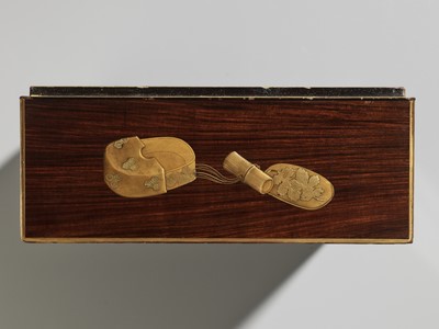 Lot 35 - A FINE LACQUERED WOOD BUNKO (DOCUMENT BOX) DEPICTING A FALCON AND MOUNT FUJI