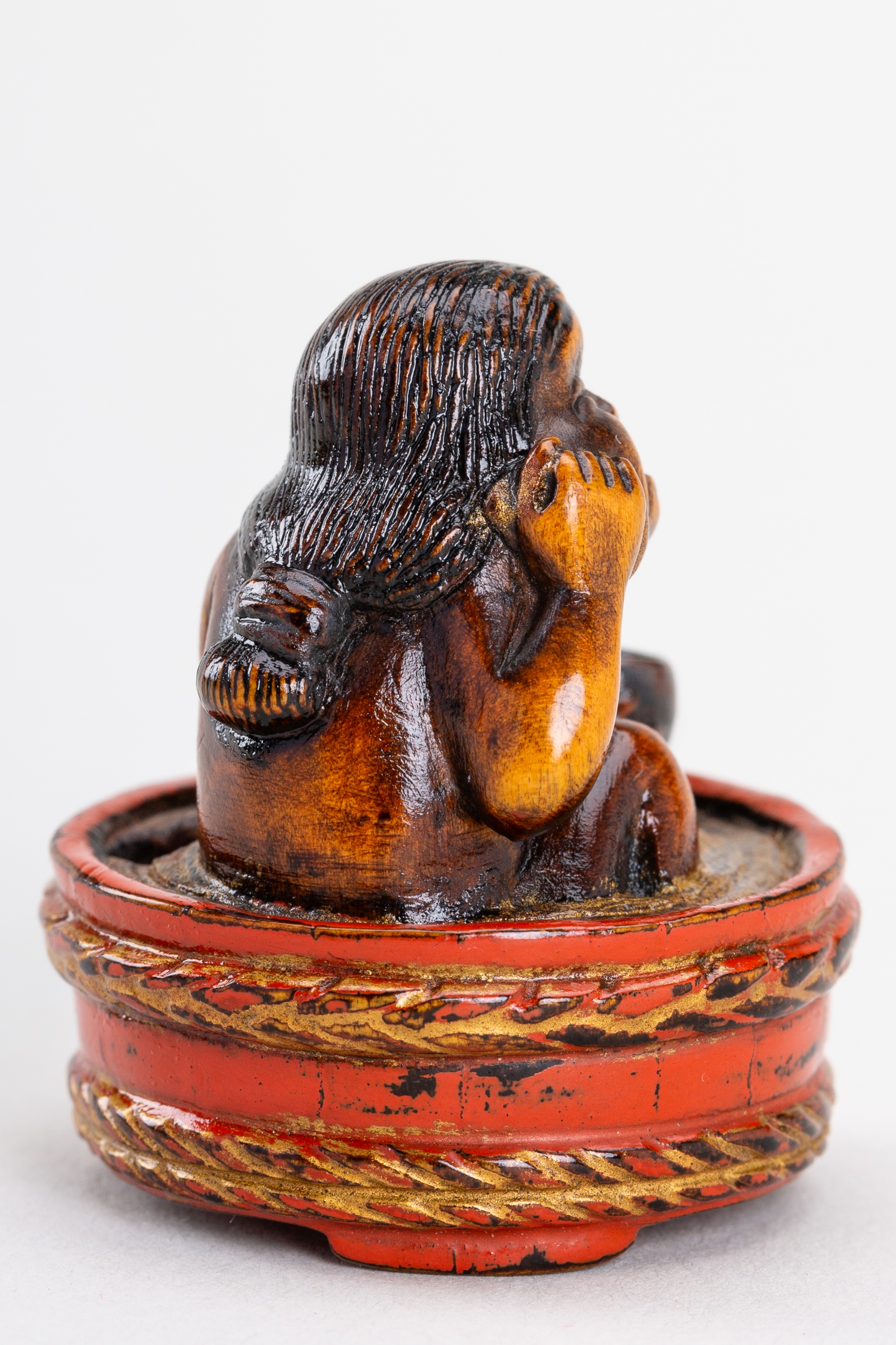 Lot 583 - A WOOD AND NEGORO LACQUER NETSUKE OF A