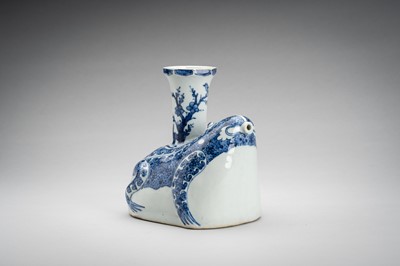 Lot 1932 - A BLUE AND WHITE PORCELAIN ‘TOAD’ POURING VESSEL (KENDI), 19TH CENTURY