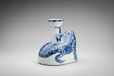 Lot 1932 - A BLUE AND WHITE PORCELAIN ‘TOAD’ POURING VESSEL (KENDI), 19TH CENTURY