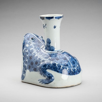 Lot 1932 - A BLUE AND WHITE PORCELAIN ‘TOAD’ POURING VESSEL (KENDI), 19TH CENTURY