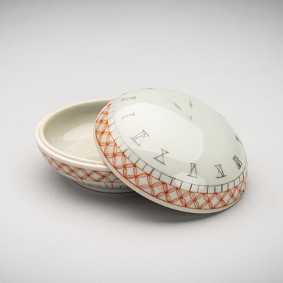 Lot 1758 - A PORCELAIN ‘POCKET WATCH’ BOX AND COVER, c. 1920s