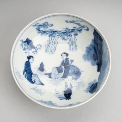 Lot 2017 - A BLUE AND WHITE PORCELAIN BOWL WITH A FIGURAL SCENE