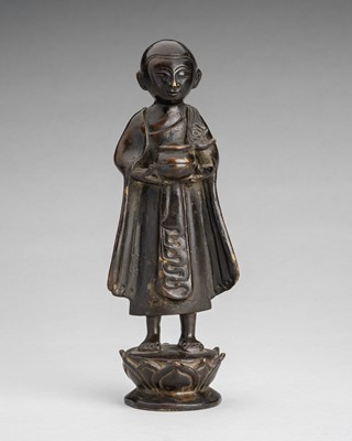 Lot 1078 - A BRONZE FIGURE OF A BUDDHIST DISCIPLE