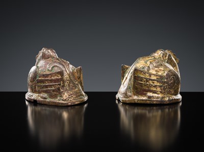 Lot 325 - A PAIR OF GILT BRONZE BIRD-FORM MAT WEIGHTS, HAN DYNASTY