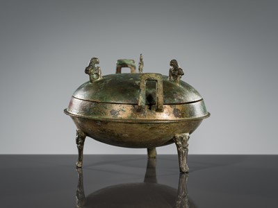 Lot 72 - A BRONZE TRIPOD FOOD VESSEL, DING, HAN DYNASTY