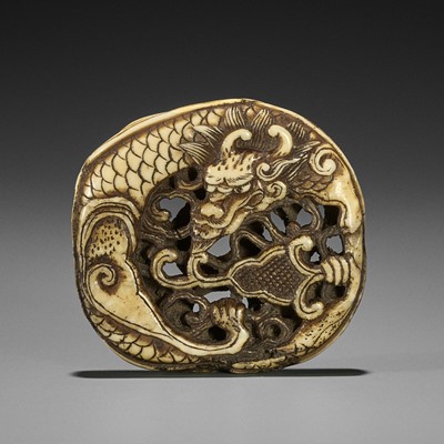 Lot 511 - A WALRUS TUSK RYUSA MANJU NETSUKE OF A COILED DRAGON