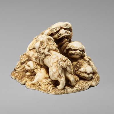 Lot 316 - REN: AN IMPRESSIVE IVORY ASAKUSA SCHOOL OKIMONO GROUP OF FIGHTING SHISHI