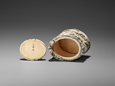 Lot 25 - GYOKUSAI: AN IVORY TUSK BOX AND COVER WITH DARUMA AND RATS