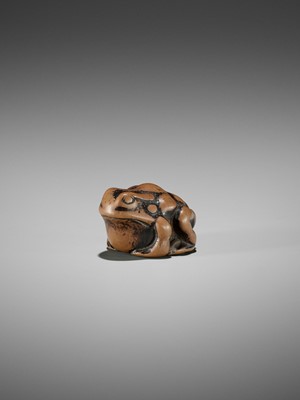 Lot 33 - AN EARLY WOOD NETSUKE OF A TOAD