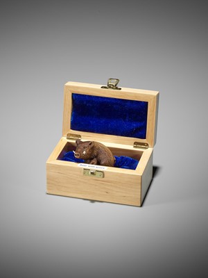 Lot 506 - DERKACHENKO: A WOOD NETSUKE OF A BOAR WITH ACORN