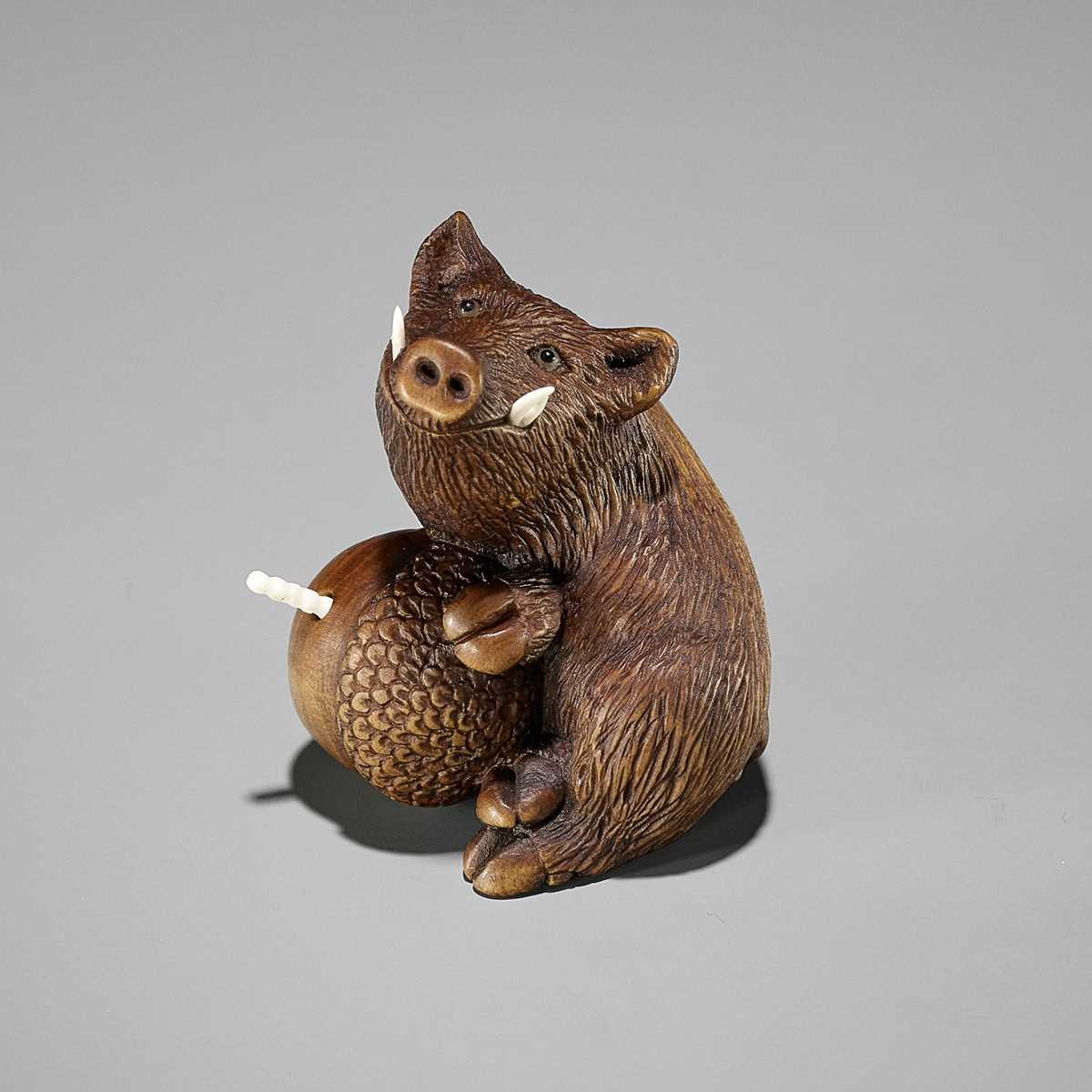 Lot 506 - DERKACHENKO: A WOOD NETSUKE OF A BOAR WITH ACORN