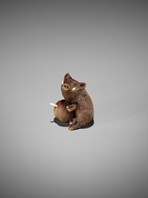 Lot 506 - DERKACHENKO: A WOOD NETSUKE OF A BOAR WITH ACORN