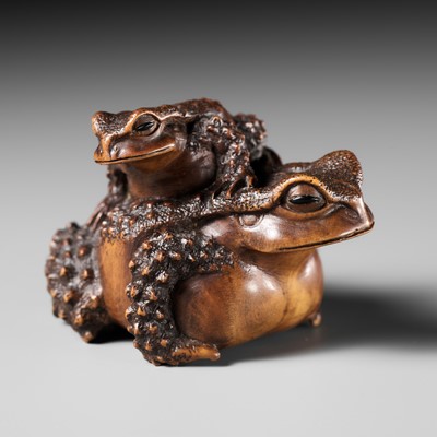 Lot 454 - MASANAO: A FINE WOOD OKIMONO NETSUKE OF A TOAD WITH YOUNG