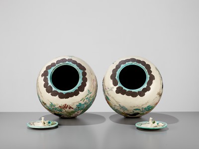 Lot 107 - MAKUZU KOZAN: A PAIR OF LARGE CERAMIC VESSELS WITH COVERS