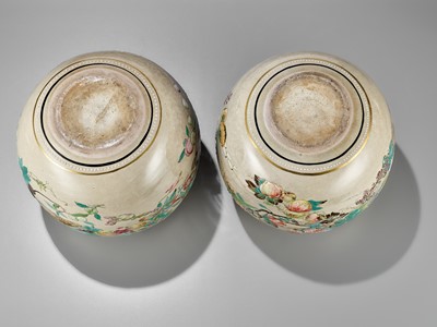 Lot 107 - MAKUZU KOZAN: A PAIR OF LARGE CERAMIC VESSELS WITH COVERS