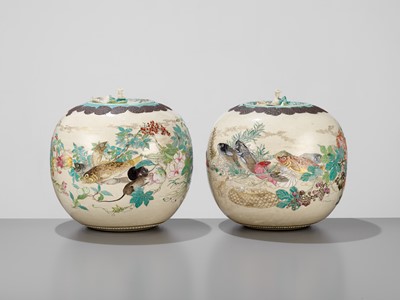 Lot 107 - MAKUZU KOZAN: A PAIR OF LARGE CERAMIC VESSELS WITH COVERS