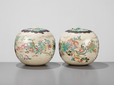 Lot 107 - MAKUZU KOZAN: A PAIR OF LARGE CERAMIC VESSELS WITH COVERS