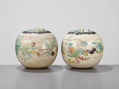 Lot 107 - MAKUZU KOZAN: A PAIR OF LARGE CERAMIC VESSELS WITH COVERS