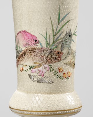 Lot 108 - A RARE VASE DEPICTING MARINE LIFE WITH FLORAL BLOSSOMS, ATTRIBUTED TO MAKUZU KOZAN