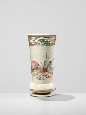 Lot 108 - A RARE VASE DEPICTING MARINE LIFE WITH FLORAL BLOSSOMS, ATTRIBUTED TO MAKUZU KOZAN