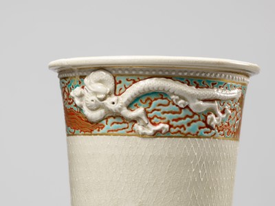 Lot 108 - A RARE VASE DEPICTING MARINE LIFE WITH FLORAL BLOSSOMS, ATTRIBUTED TO MAKUZU KOZAN