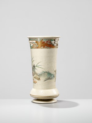 Lot 108 - A RARE VASE DEPICTING MARINE LIFE WITH FLORAL BLOSSOMS, ATTRIBUTED TO MAKUZU KOZAN