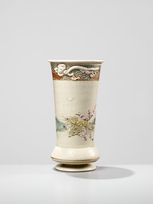 Lot 108 - A RARE VASE DEPICTING MARINE LIFE WITH FLORAL BLOSSOMS, ATTRIBUTED TO MAKUZU KOZAN