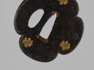 Lot 47 - A MATCHING SET OF SWORD FITTINGS WITH KIRI-MONS