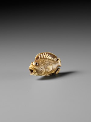 Lot 217 - ANDO RYOKUZAN: A SUPERB IVORY NETSUKE OF A FLOUNDER AND ROCKFISH