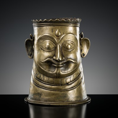A BRASS LINGAM COVER IN THE FORM OF A HEAD, 17TH-18TH CENTURY
