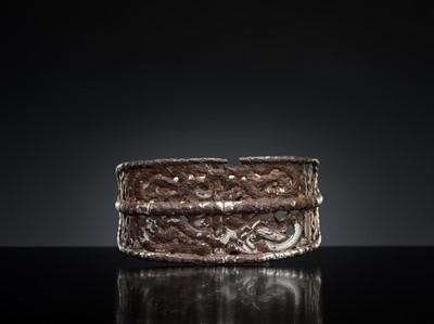 Lot 281 - A PARCEL-GILT AND SILVERED IRON STIRRUP, YOB CHA, 15TH-18TH CENTURY