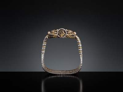 Lot 281 - A PARCEL-GILT AND SILVERED IRON STIRRUP, YOB CHA, 15TH-18TH CENTURY