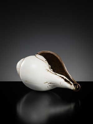 Lot 284 - A RITUAL CONCH SHELL TRUMPET WITH SILVER, BRONZE AND COPPER MOUNTS, 18TH-19TH CENTURY