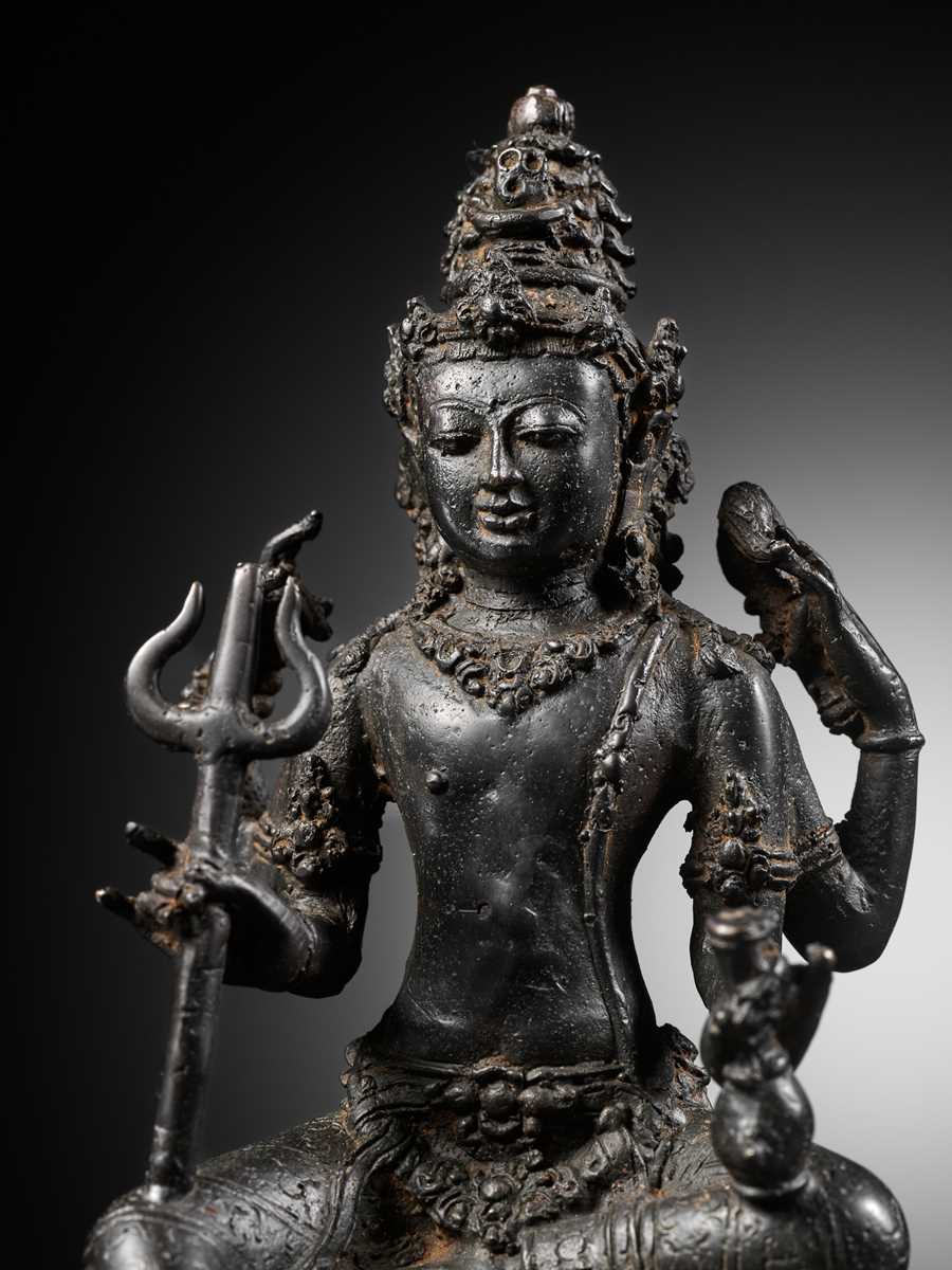 Lot 410 - A BRONZE FIGURE OF SHIVA, CENTRAL JAVA,
