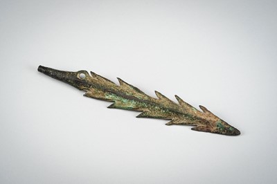 Lot 1321 - A LURISTAN BRONZE ARROWHEAD, LATE 2ND TO EARLY 1ST MILLENNIUM BC