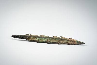 Lot 1321 - A LURISTAN BRONZE ARROWHEAD, LATE 2ND TO EARLY 1ST MILLENNIUM BC