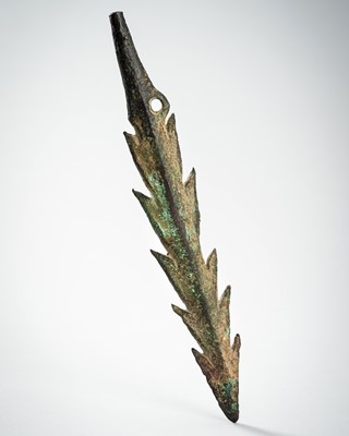 Lot 1321 - A LURISTAN BRONZE ARROWHEAD, LATE 2ND TO EARLY 1ST MILLENNIUM BC