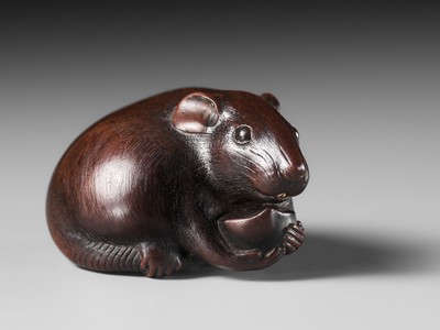 Lot 112 - TOMOKAZU: A FINE WOOD NETSUKE OF A RAT EATING A CHESTNUT