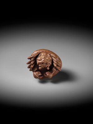 Lot 215 - MORITA SOKO: A FINE NETSUKE OF A SAMURAI CRAB (HEIKEGANI) ON A CHESTNUT